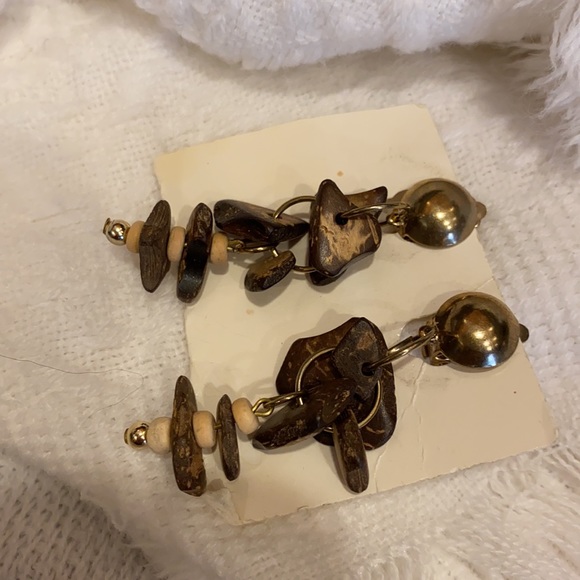 Brown & creme rock dangle clip earrings! NWT - Picture 2 of 9